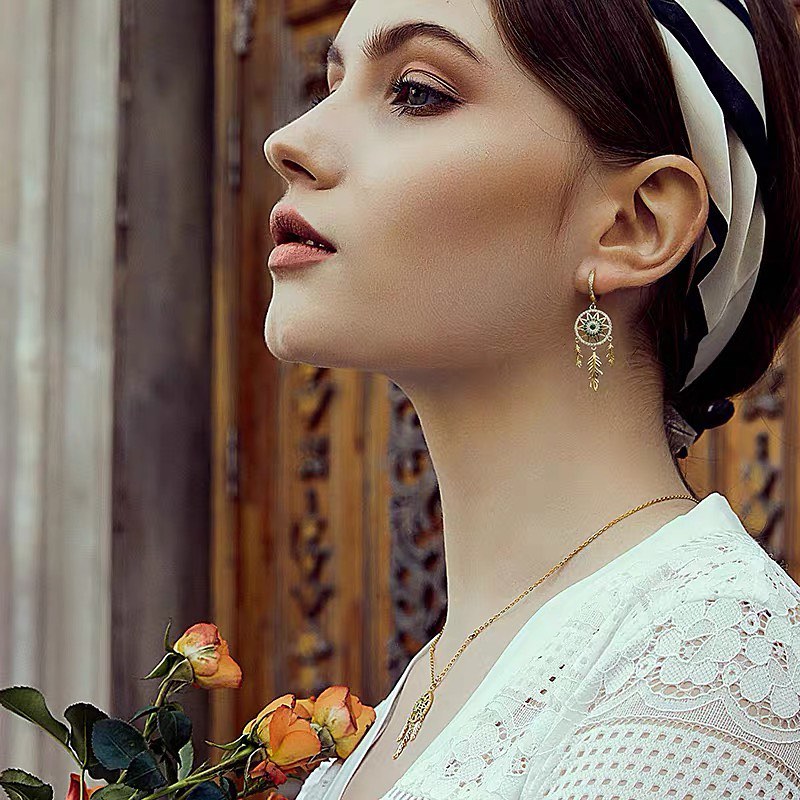 How to Match Silver Jewelry with Different Outfits