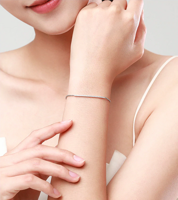 Pulsera ajustable clásica de plata de ley 925 con circonitas cúbicas deslumbrantes
