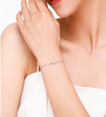 Pulsera artesanal exquisita con cadena de dijes de plata de ley 925