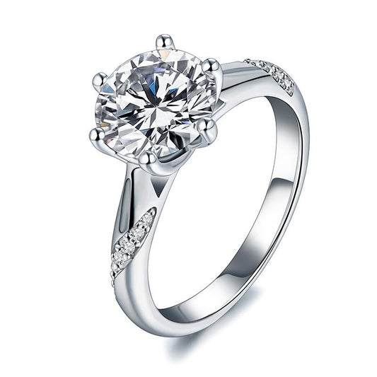 Anillo de moissanita de estilo clásico en plata de ley 925