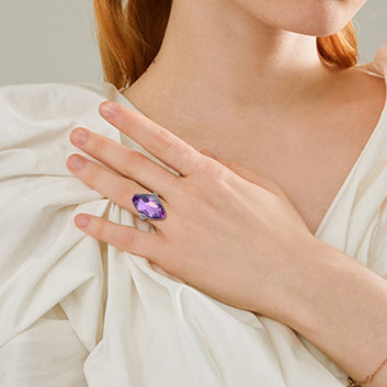 Anillo de plata de ley con filigrana de cisne floral y piedra amatista morada de talla marquesa