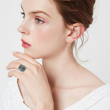 Anillo antiguo rectangular con piedra grande de aguamarina azul en plata 925