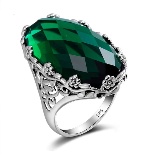 Anillo vintage vikingo con elementos verdes en plata 925 y piedras preciosas