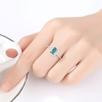 Anillo clásico de plata de ley 925 con forma de rectángulo verde y gema