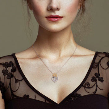 Collar con colgante de corona de oro y corazón en plata de ley 925