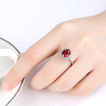 Anillo de compromiso con rubí, esmeralda y zafiro de la princesa Diana, William y Kate