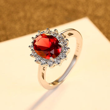 Anillo de zafiro, esmeralda y rubí de la princesa Diana, William y Kate