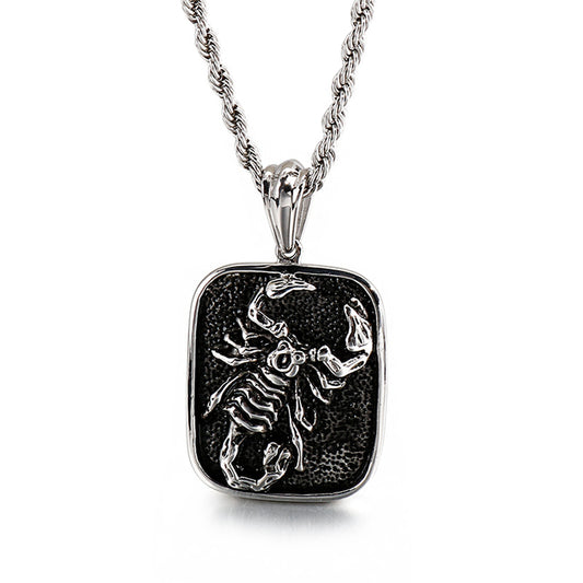 Collar gótico de acero inoxidable con el Rey Escorpión Negro