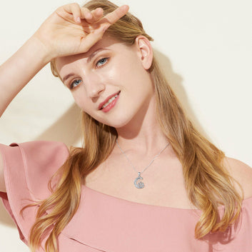 Collar con colgante de estrella y luna en plata de ley 925 con vista trasera de la familia