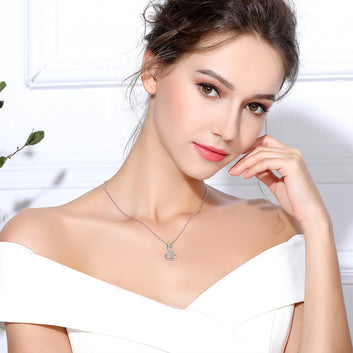 Collar con colgante de cisne animal en plata de ley 925 con corona dorada