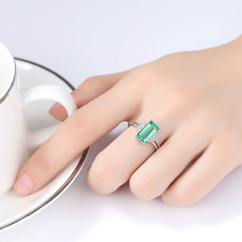 Anillo femenino de turmalina geométrica de moda